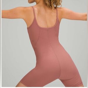 Lululemon Ribbed Contoured Yoga Unitard 6" Length
Spiced Chai sz 6